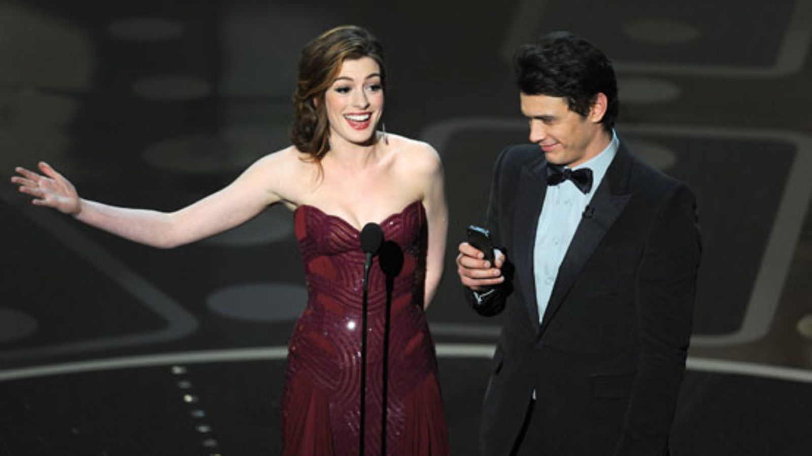 Oscar-gaala 27.02.2011. Juontajat Anne Hathaway ja James Franco.