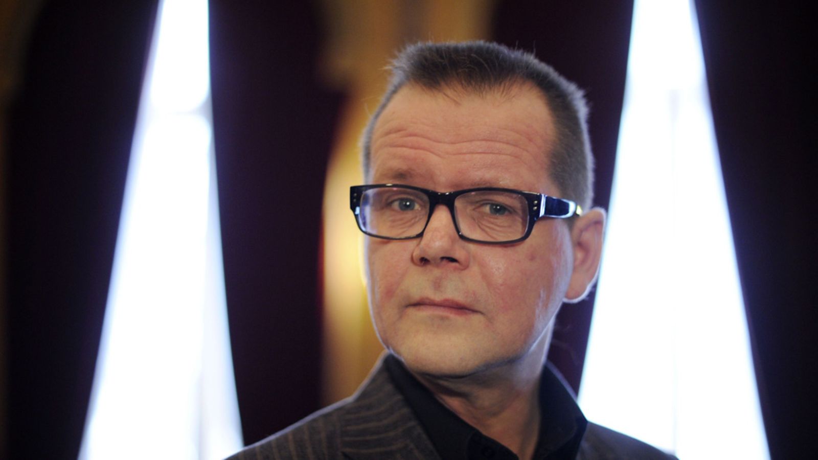 Kirjailija Kari Hotakaiselle myönnetään arvostettu ranskalaispalkinnon teoksestaan Ihmisen osa. Hotakainen sai teoksestaan myös Runebergin kirjallisuuspalkinnon 5. helmikuuta 2010.