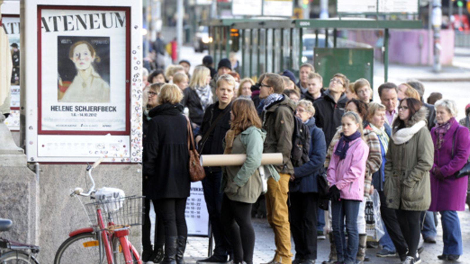 e Schjerfbeckin näyttelyn viimeiseen päivään Ateneumin taidemuseoon Helsingissä muodostui pitkä jono sunnuntaina 14. lokakuuta 2012.