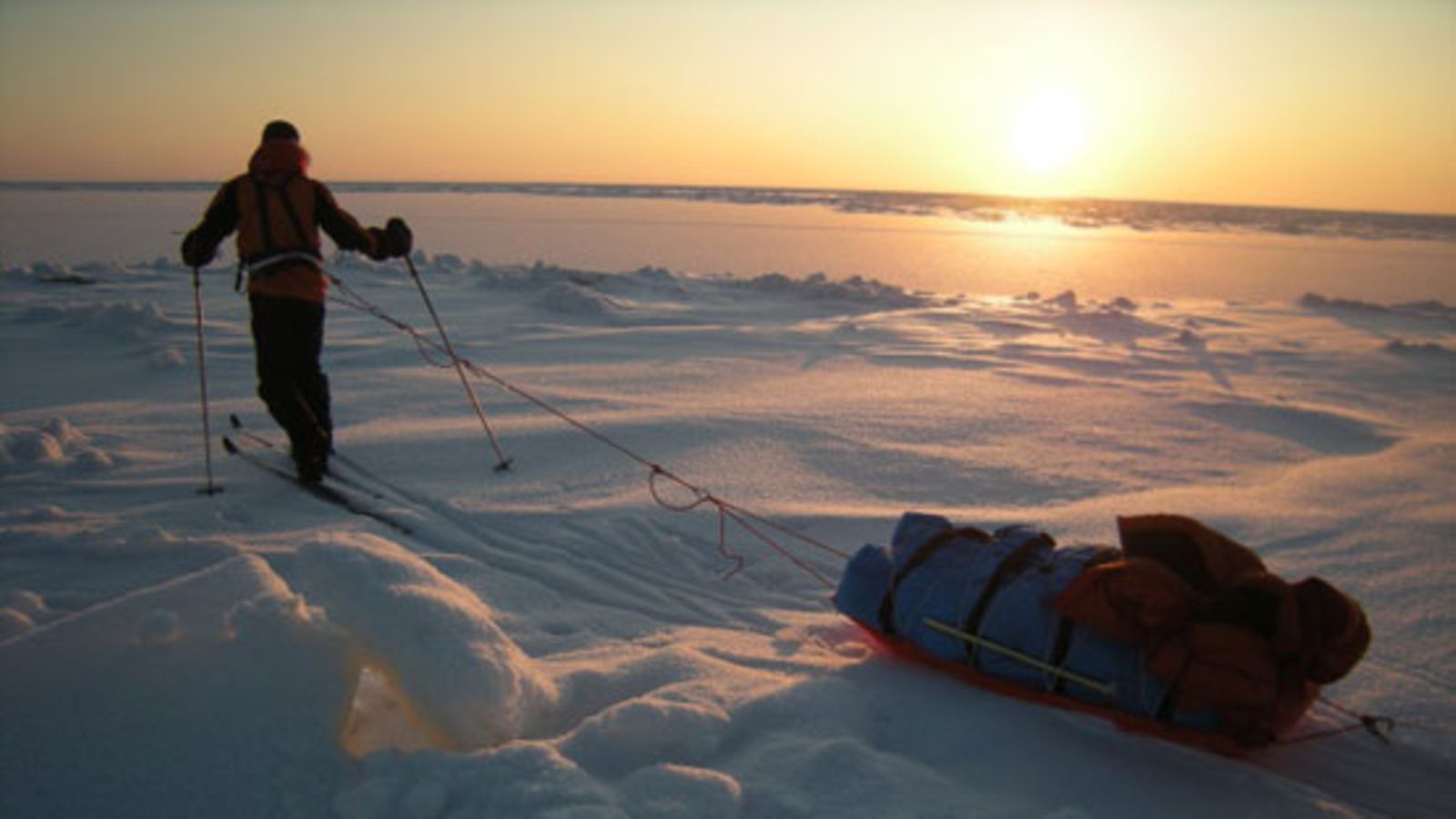 Ultima Thule Greenland 2010, Johanna Nousiainen, ensimmäinen suomalainen Grönlannin jäätikön hiihtämällä ylittänyt nainen.