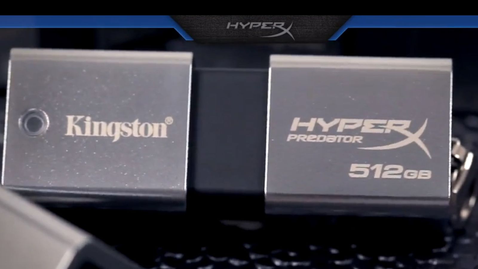 Kingston DataTraveller HyperX Predator -muistitikku.