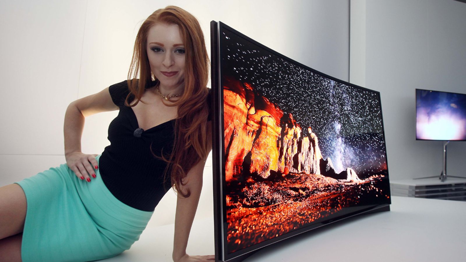 Samsungin kaareva OLED-televisio.