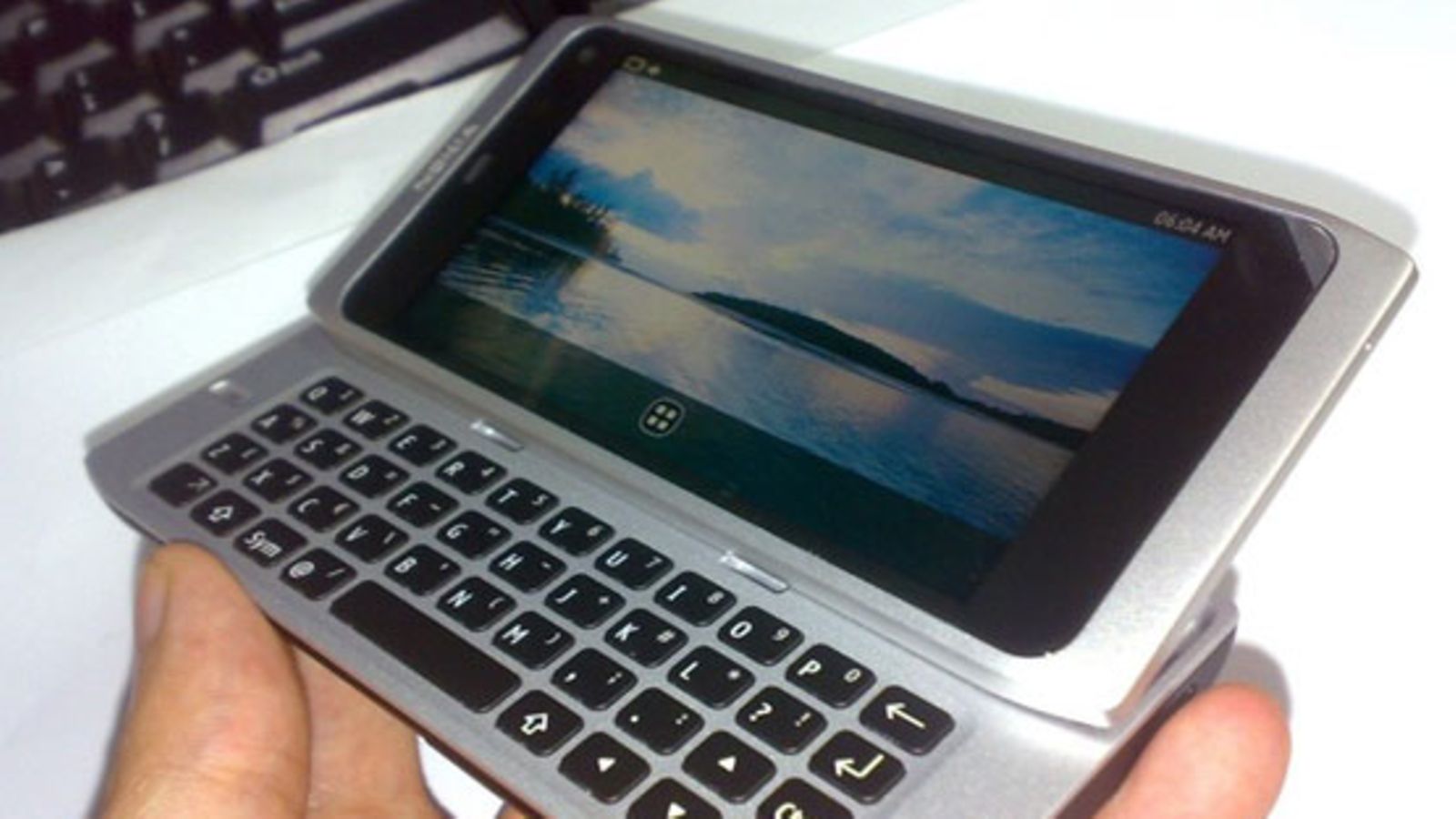 Väitetty NOKIA N9 älypuhelin. Kuvakaappaus Baidun sivuilta.