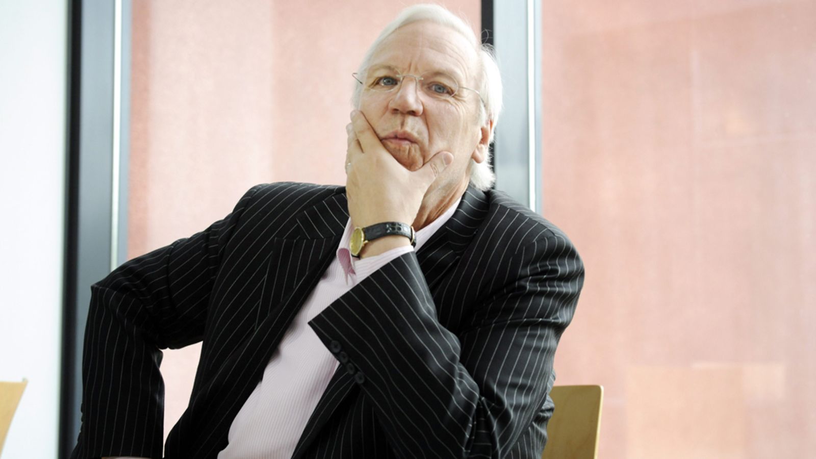 Vantaan virkaa tekevä kaupunginjohtaja Jukka Peltomäki Vantaan kaupunginhallituksen kokouksessa Vantaalla 5. heinäkuuta 2011.