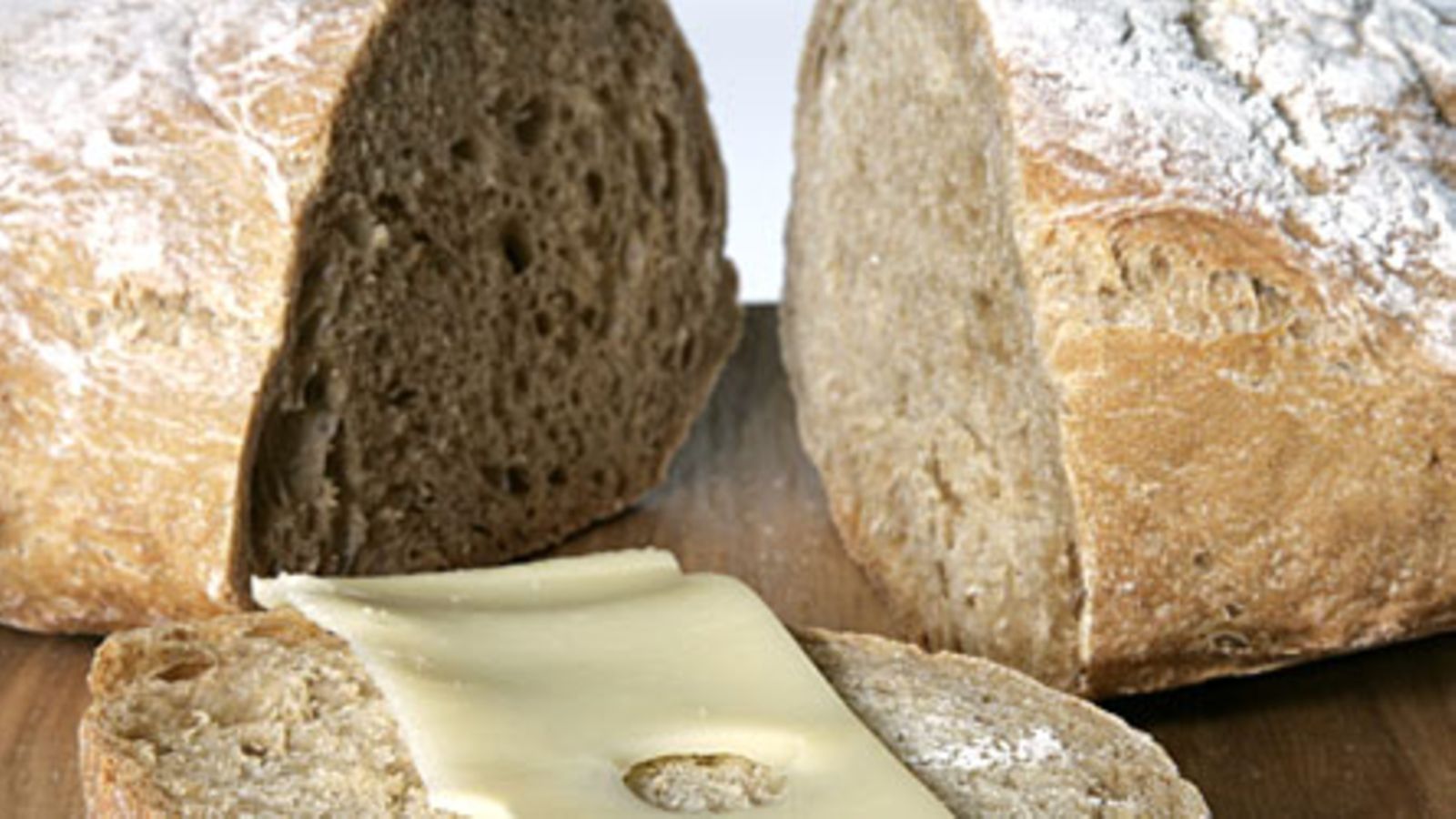 Vaalealeipä ja emmentaljuustoa. Kuva: Lehtikuva