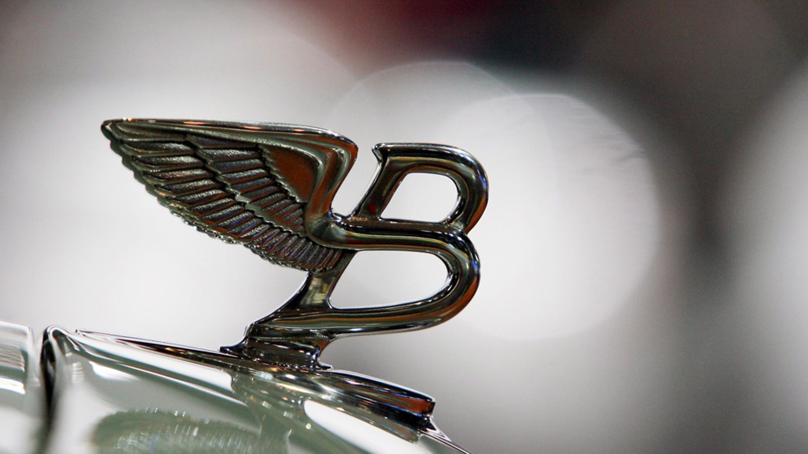 Bentley Azuren nokkakoriste