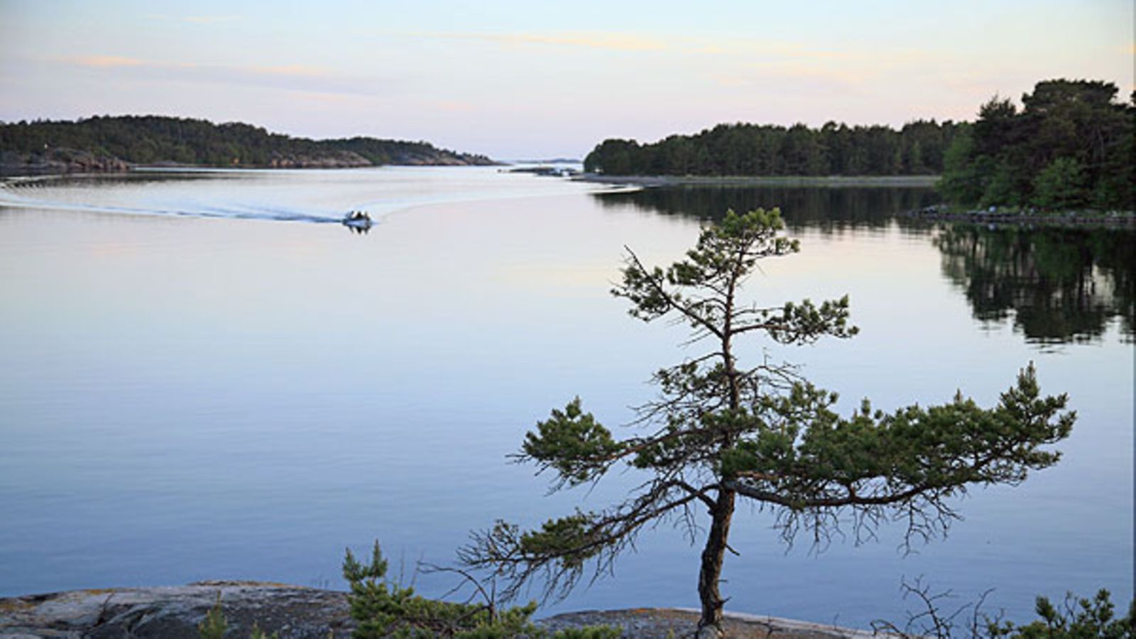 Ilta Nötön saaressa Nauvon kunnassa Turun saaristossa. (Kuva: Lehtikuva)