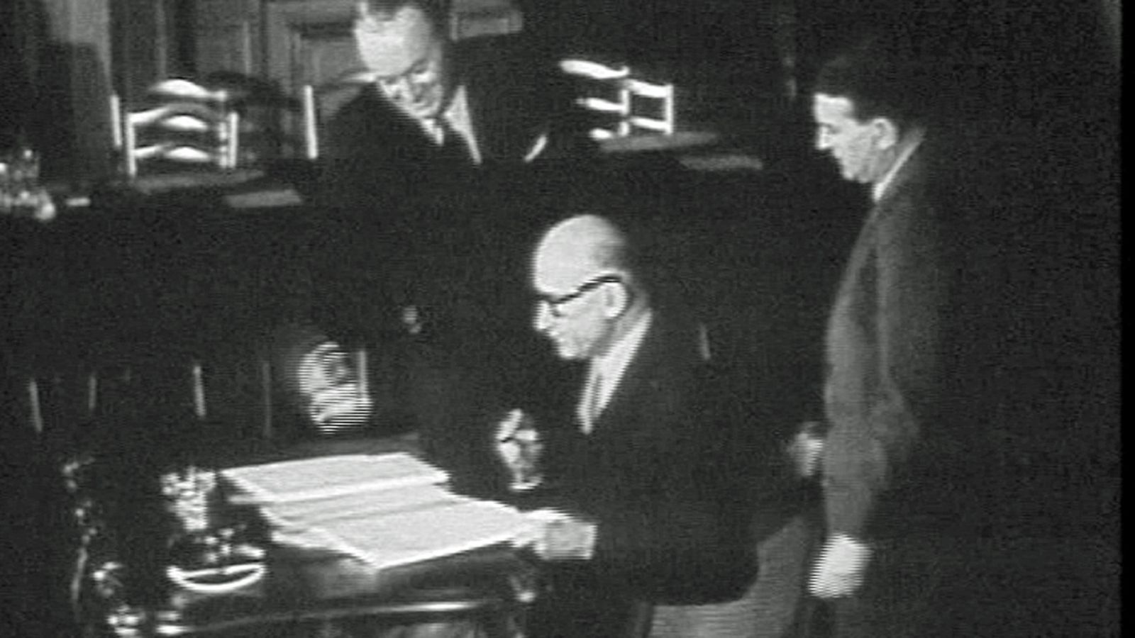 Euroopan hiili- ja teräsyhteisön (EHTY) perustamissopimuksen allekirjoittaminen Pariisissa 18. huhtikuuta vuonna 1951.