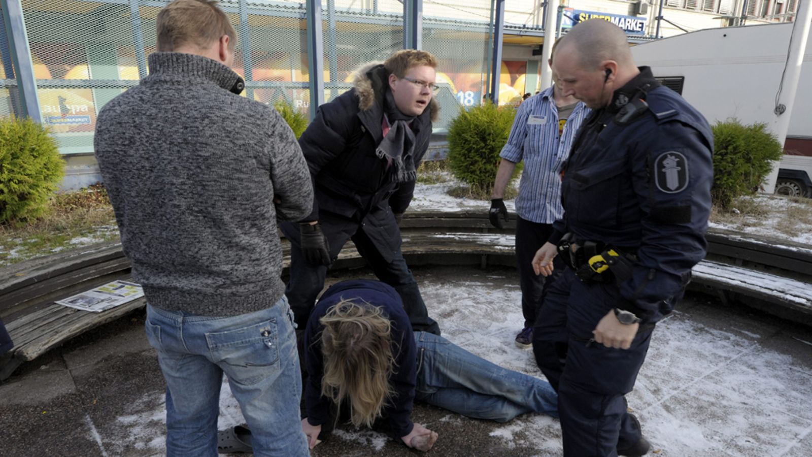 Lindtman taltutti olutvarkaan.