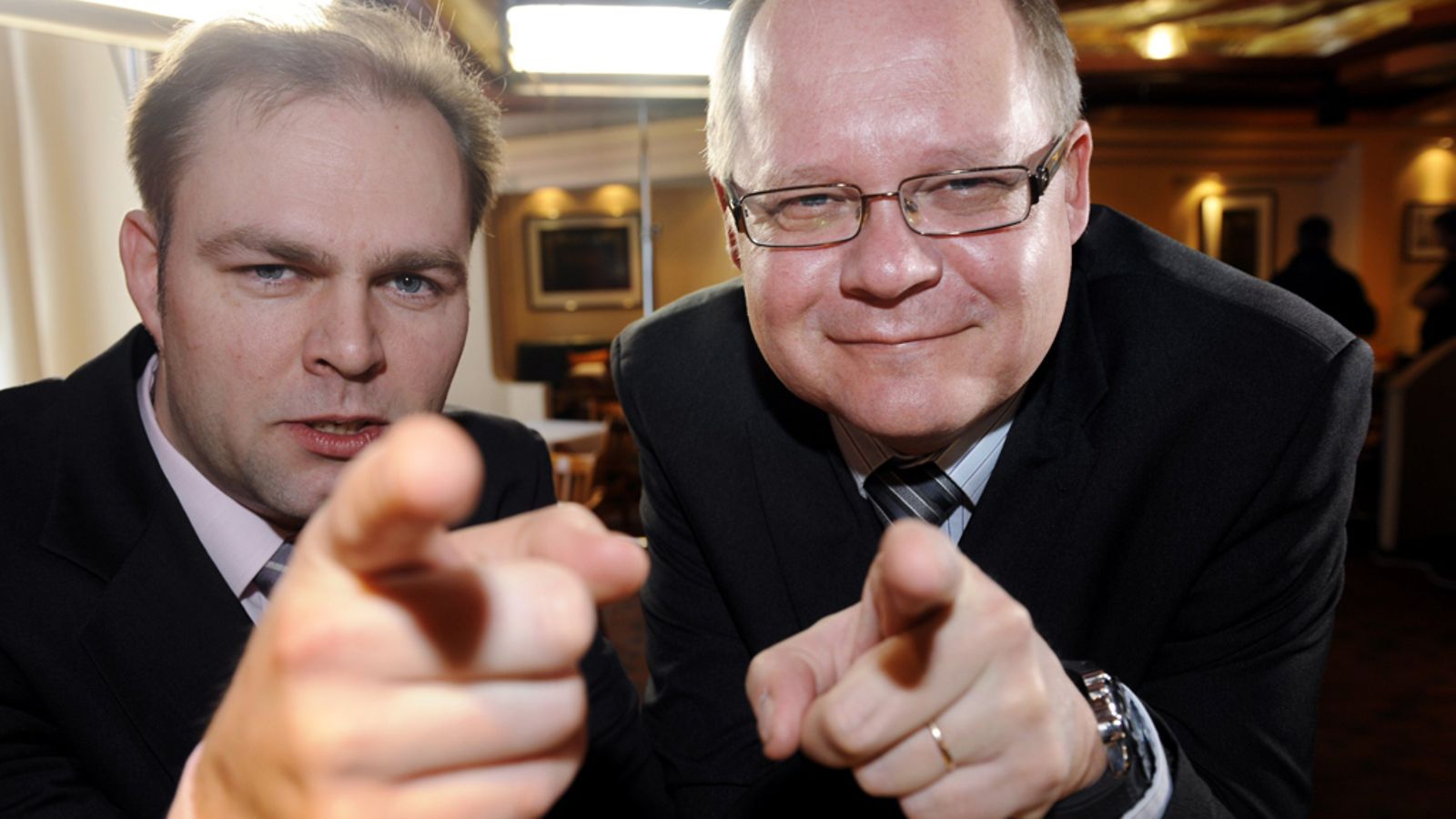 Politiikan toimittajat Markus Pirttijoki (vas.) ja Timo Haapala MTV3:n tiedotustilaisuudessa Helsingissä 9. helmikuuta 2011. Kuva: Lehtikuva