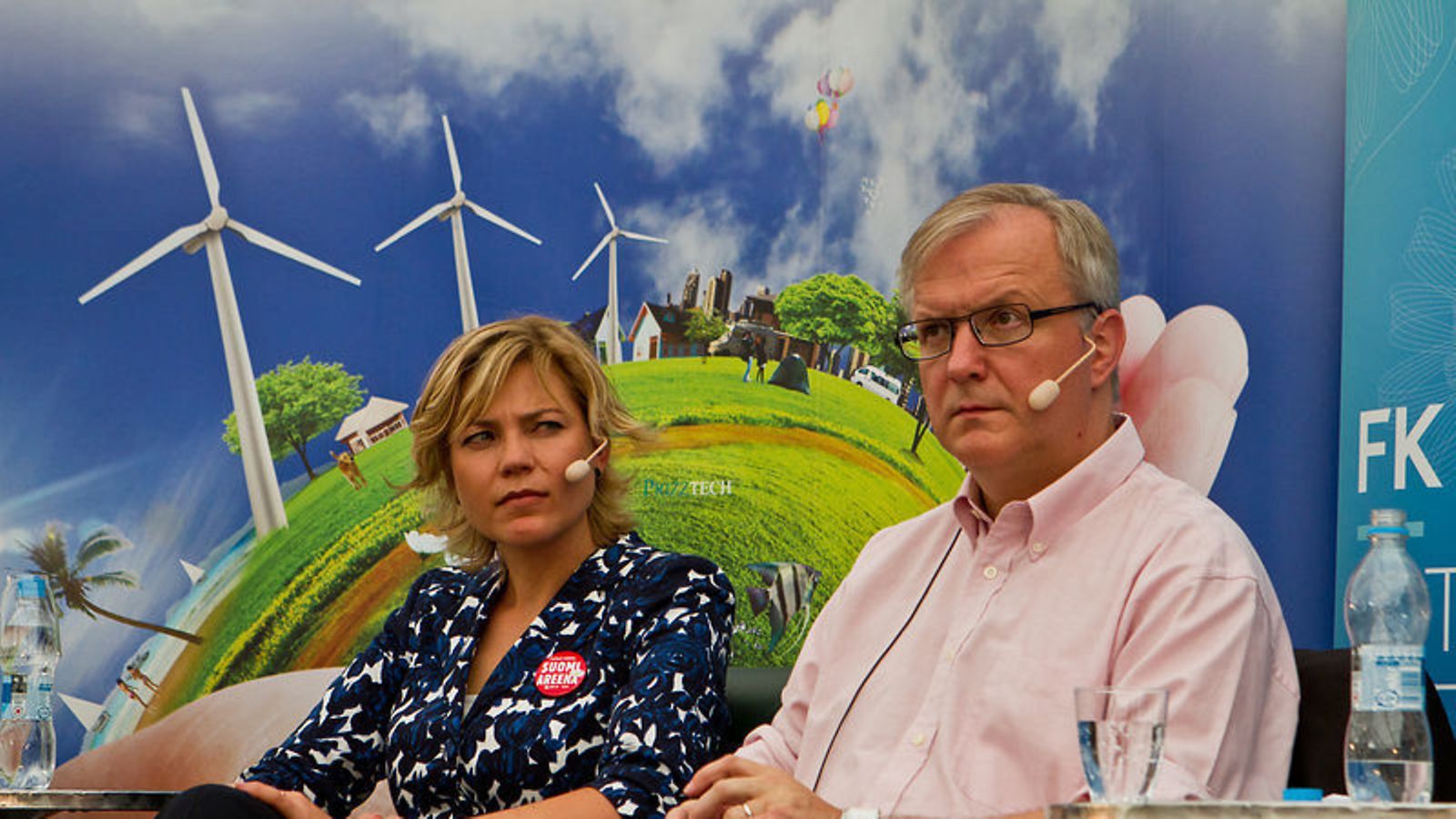 Ministeri Henna Virkkunen ja komissaari Olli Rehn SuomiAreenalla 19.7.2012