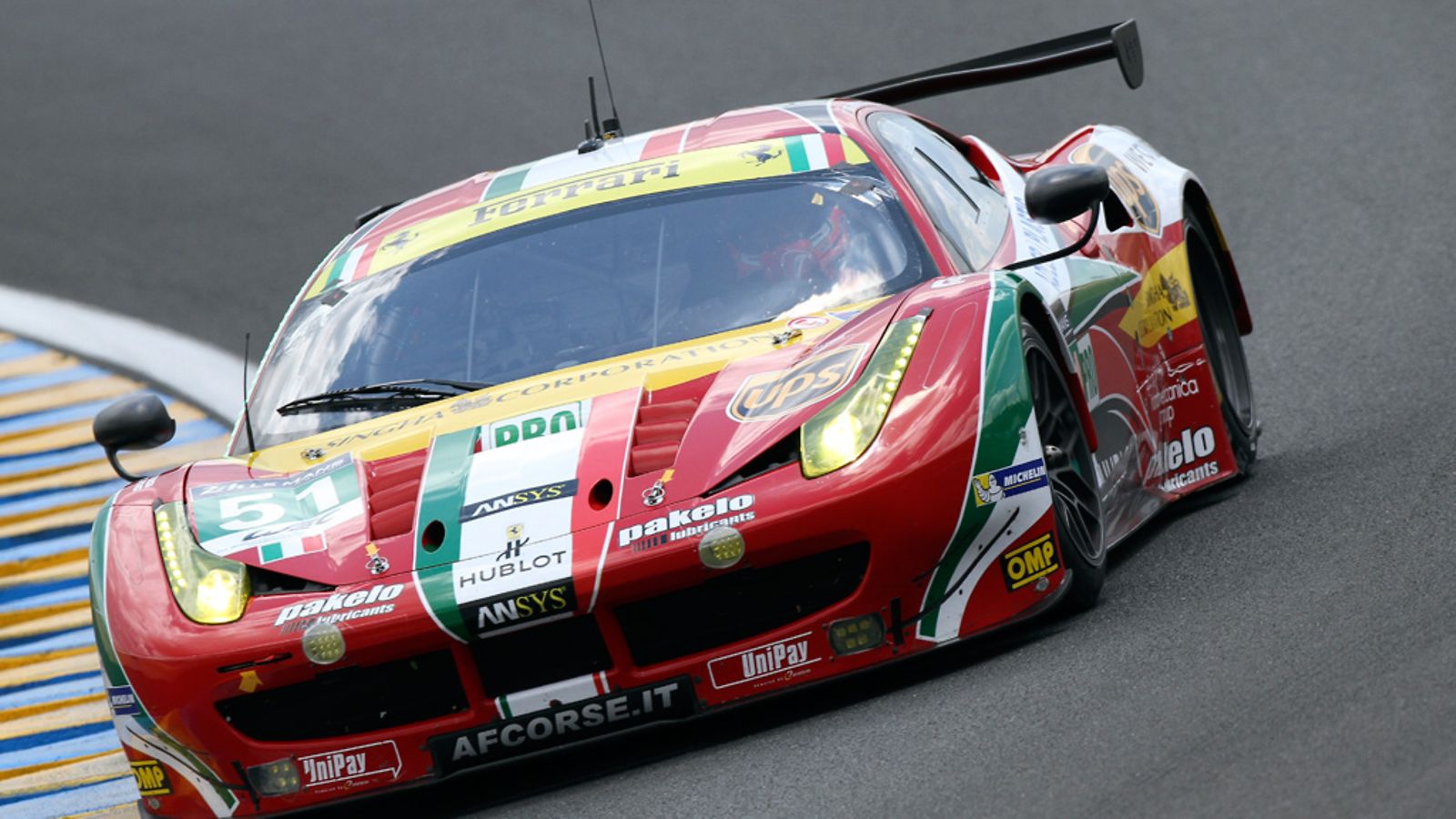 Toni Vilanderin autokunnan Ferrari.