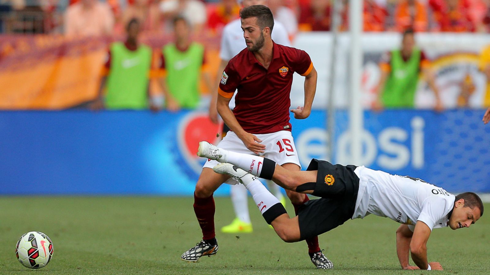 Miralem Pjanic, Chicharito