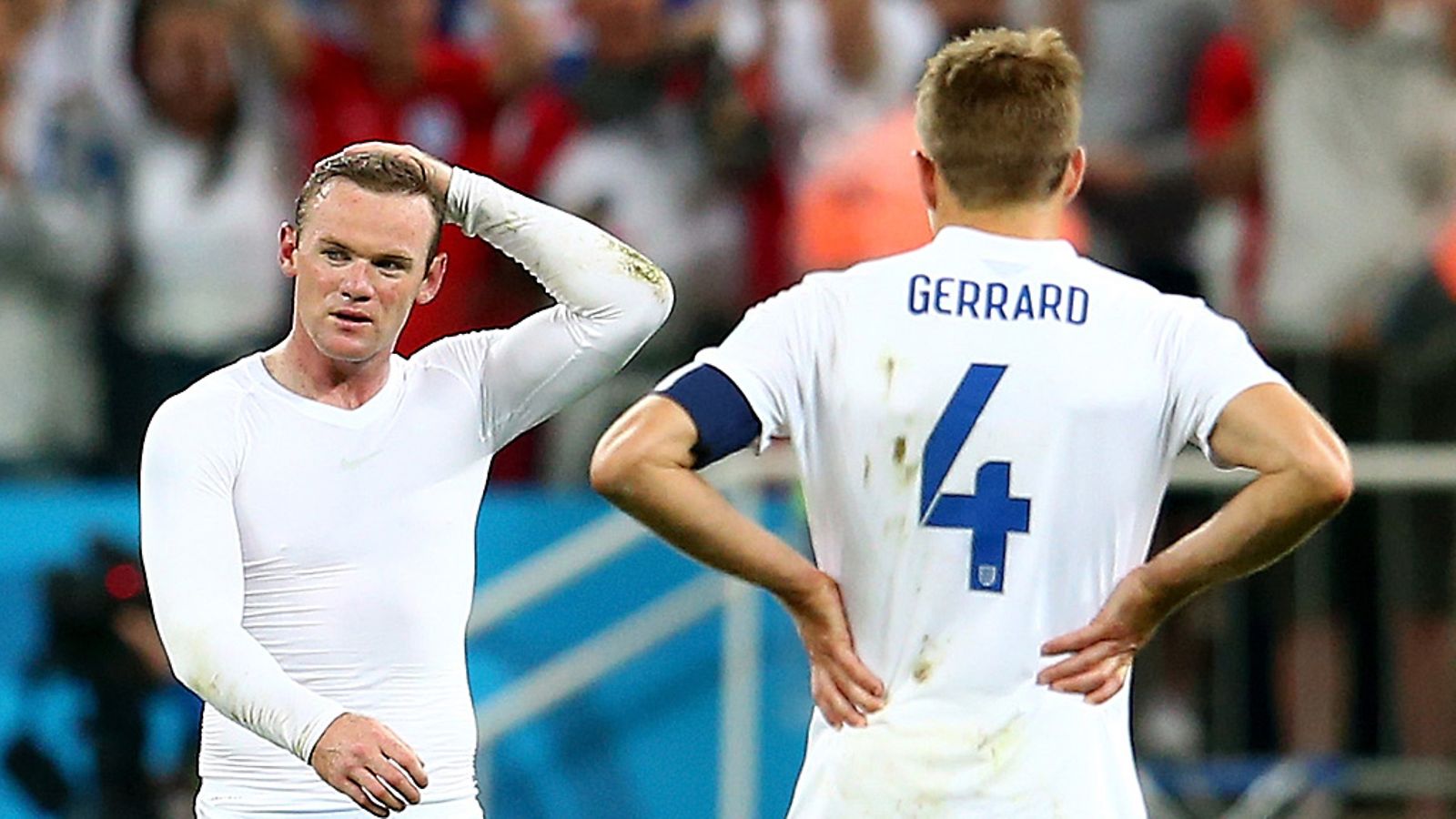 Wayne Rooney ja Steven Gerrard.