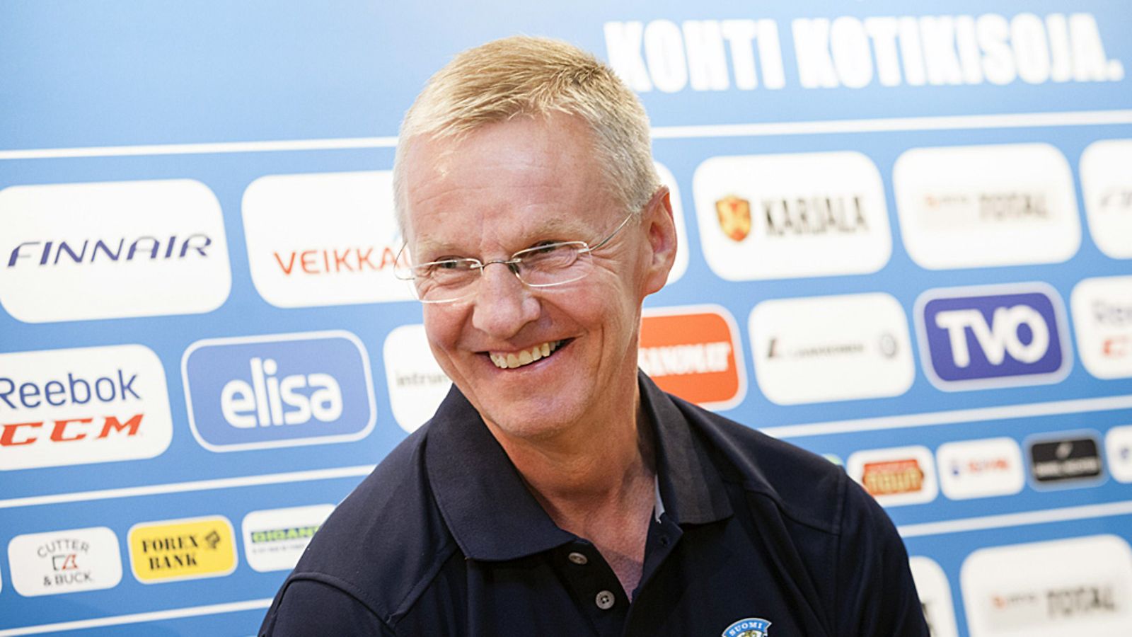 Kari Jalonen A-maajoukkueen tiedotustilaisuudessa.