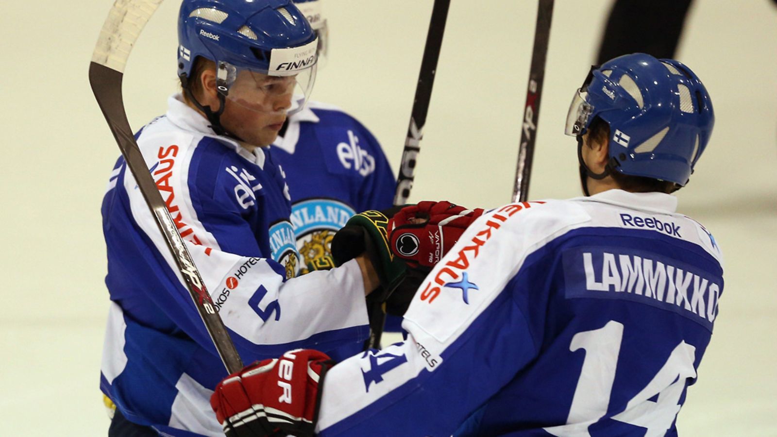 Aleksi Mäkelä (vas.)