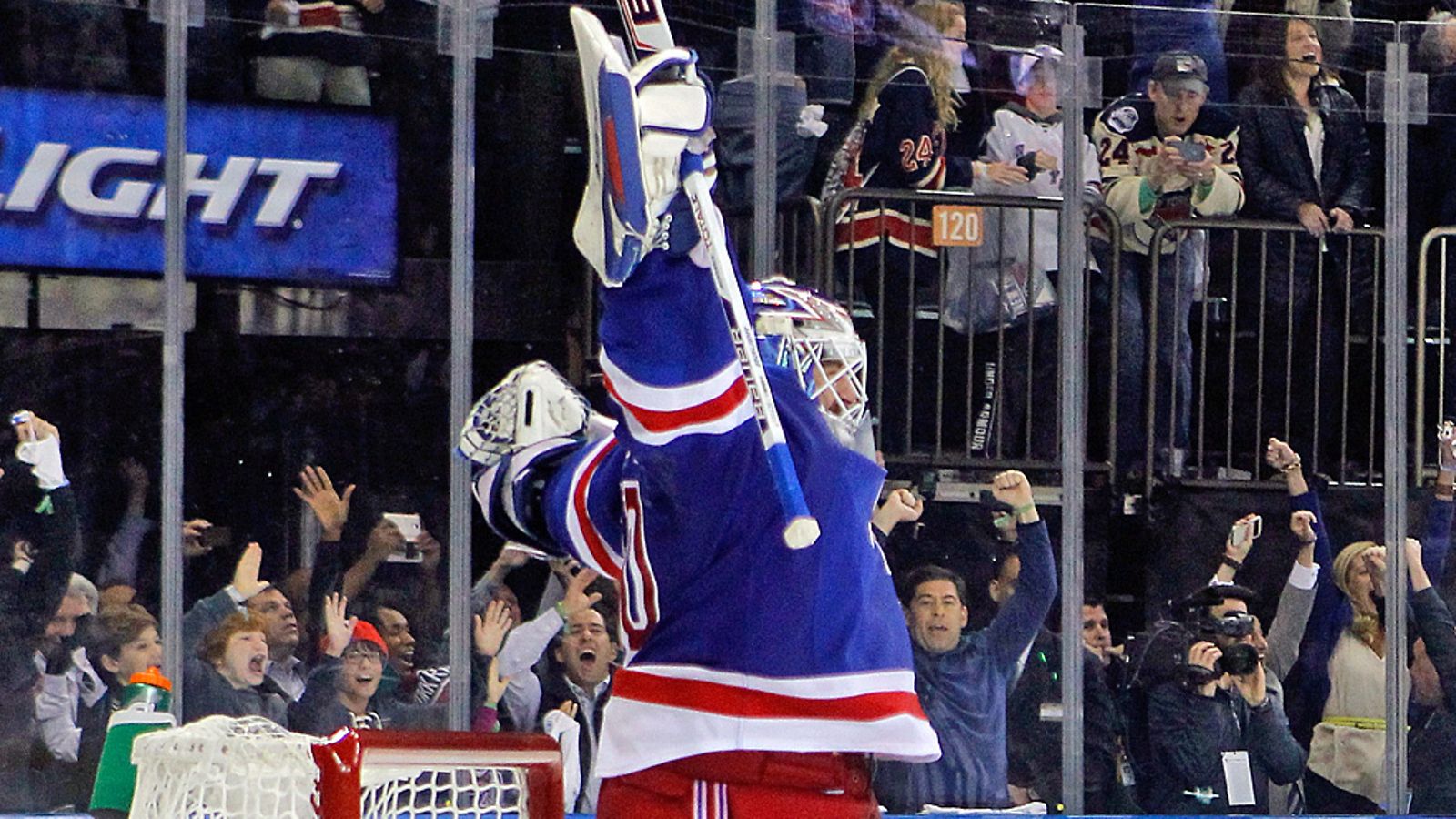 Henrik Lundqvist loikkasi ilmaan