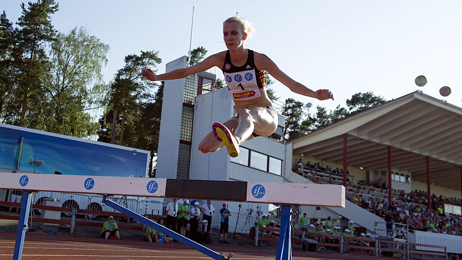 EM-toivo Sandra Eriksson loikkaa kohti SM-kultaa.