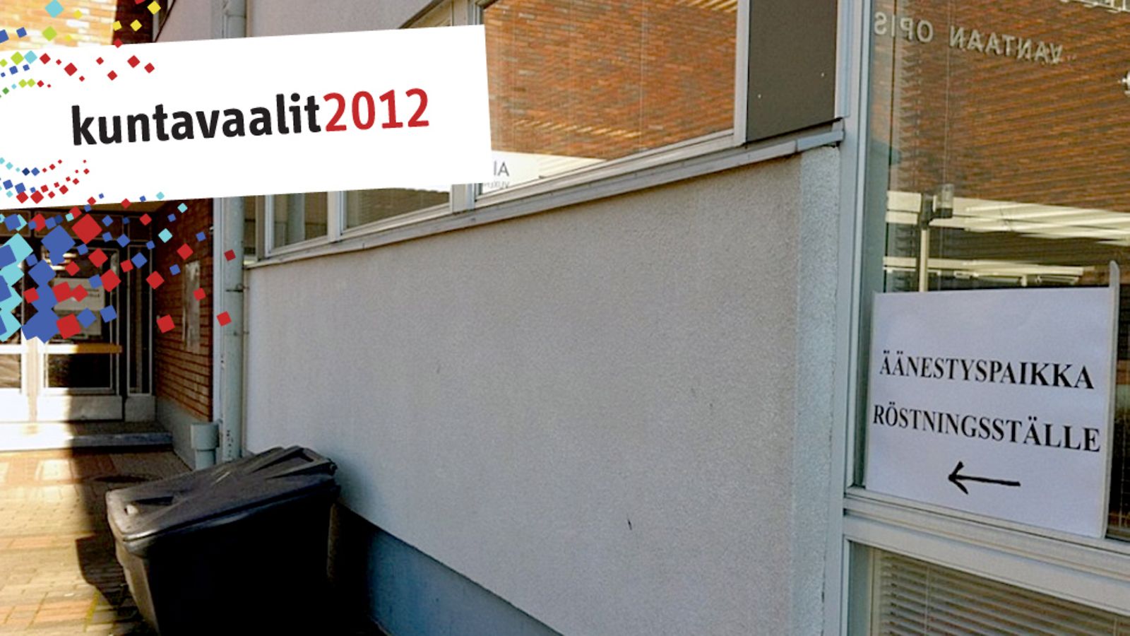Kuntavaalien äänestyspaikka Vantaan opistotalolla Tikkurilassa