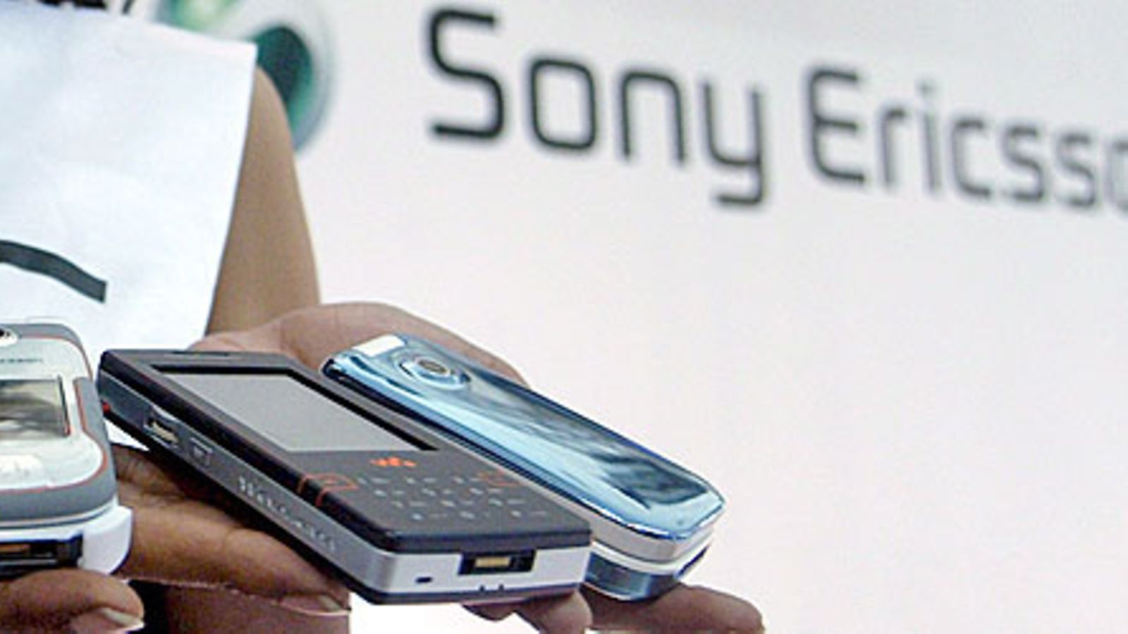 Sony Ericsson vähentää liki 2000 työpaikkaa. (18.7.2008)