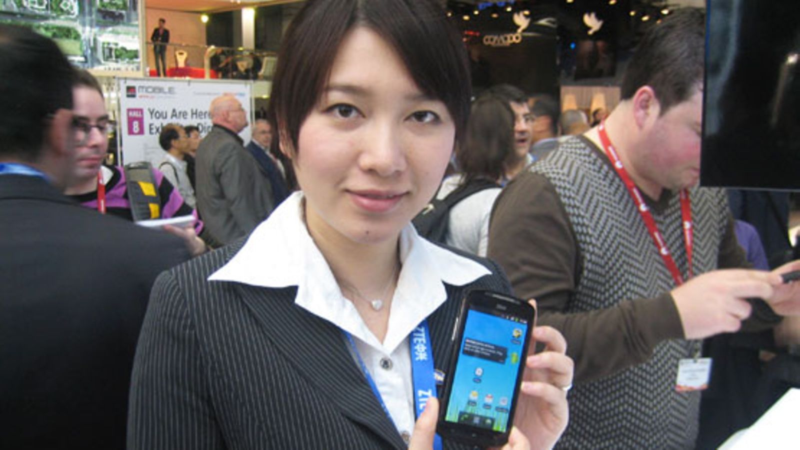 Kiinalainen mobiiliyritys ZTE esitteli Skate-älypuhelimen Barcelonan MWC 2011 -messuilla.