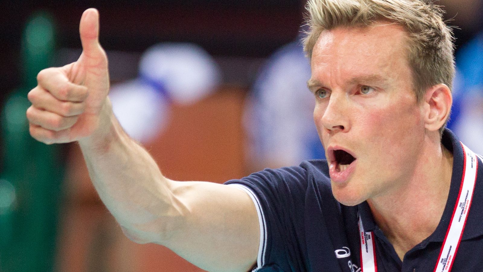 Tuomas Sammelvuo peukuttaa.