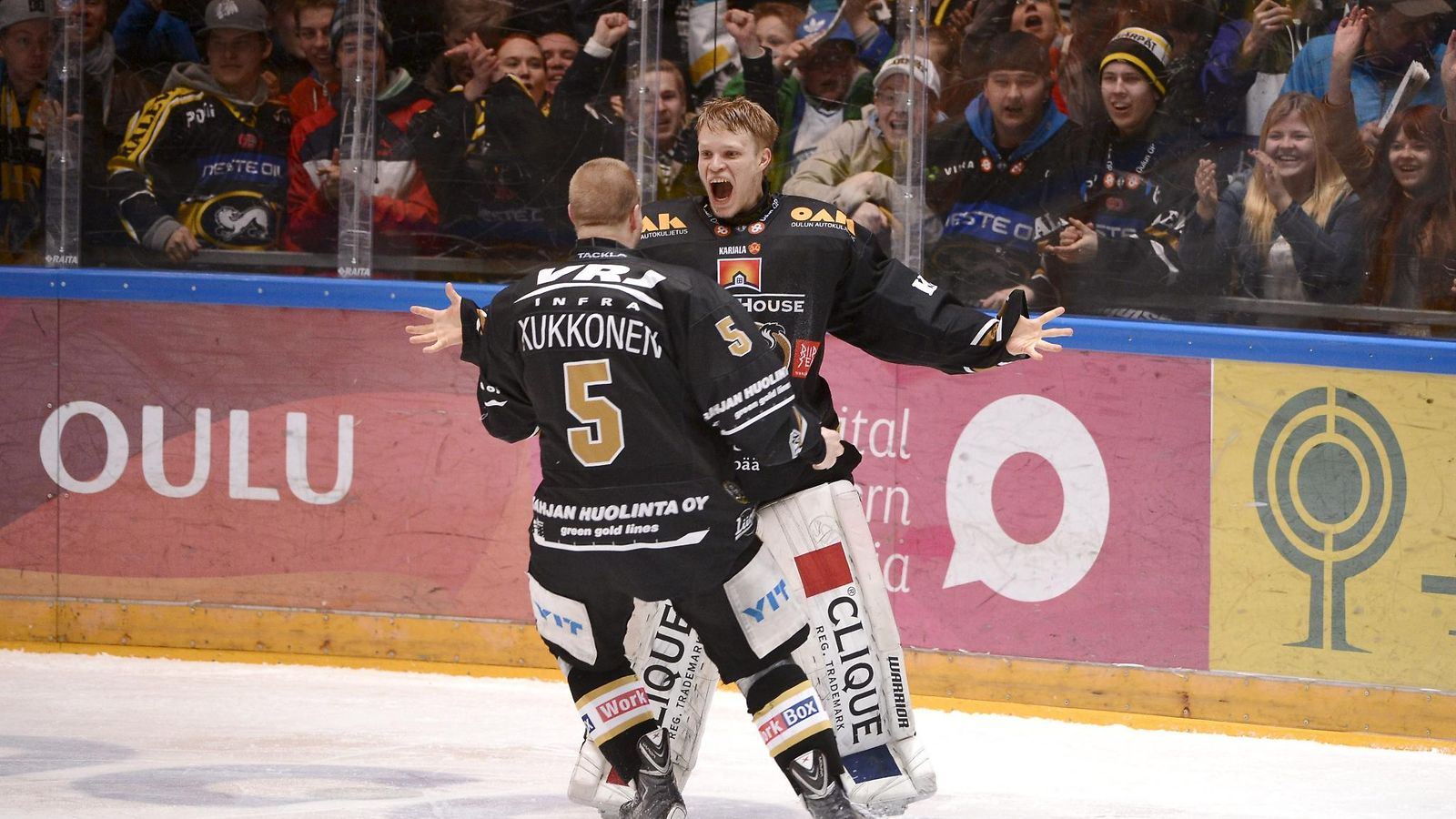 Kärppien Lasse Kukkonen ja Tomi Karhunen.