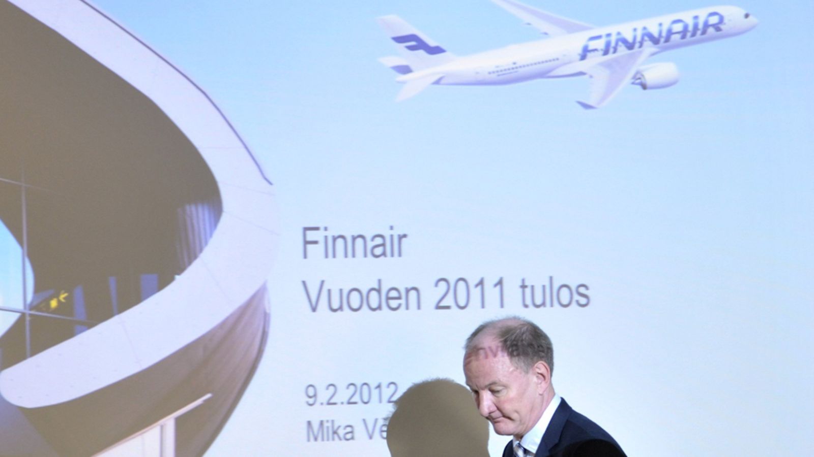 innairin toimitusjohtaja Mika Vehviläinen esitteli yhtiönsä tuloksen Vantaalla 9. helmikuuta 2012.