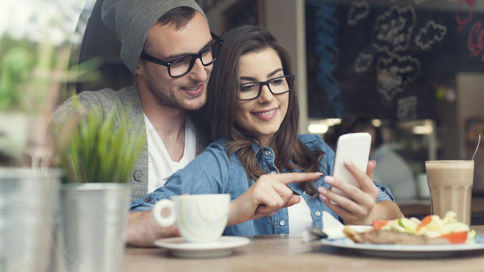 treffit, tinder, kännykkä, mobiili