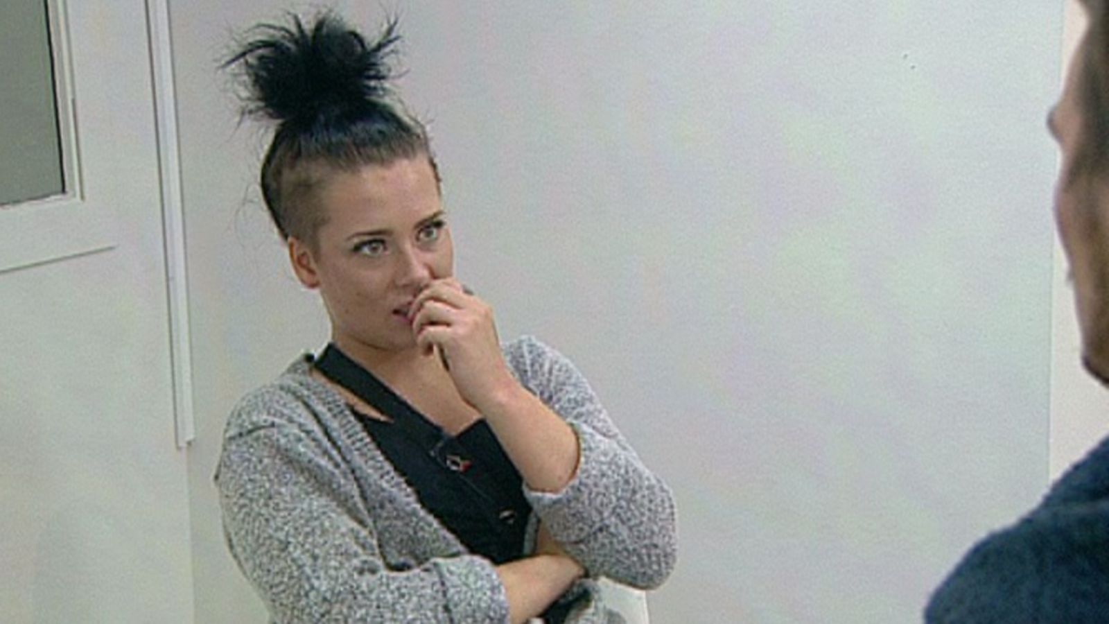 jenna juonitteluhuoneessa