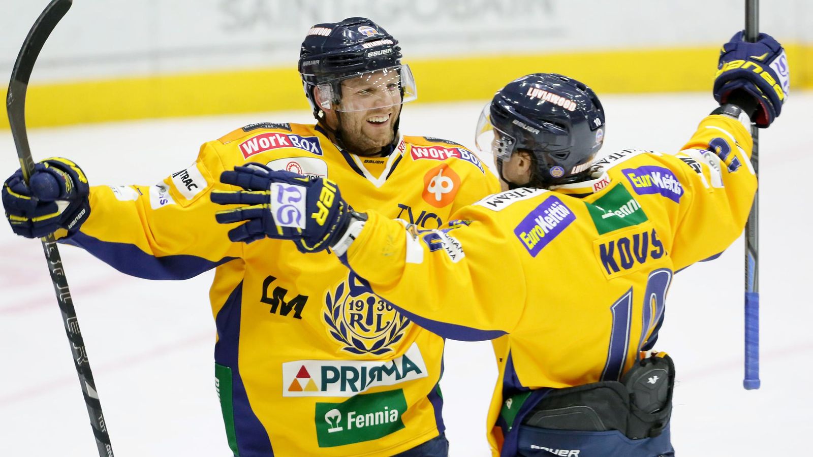 Lukon Aaron Gagnon (vas.) juhlii maalia syyskuussa Helsingissä.