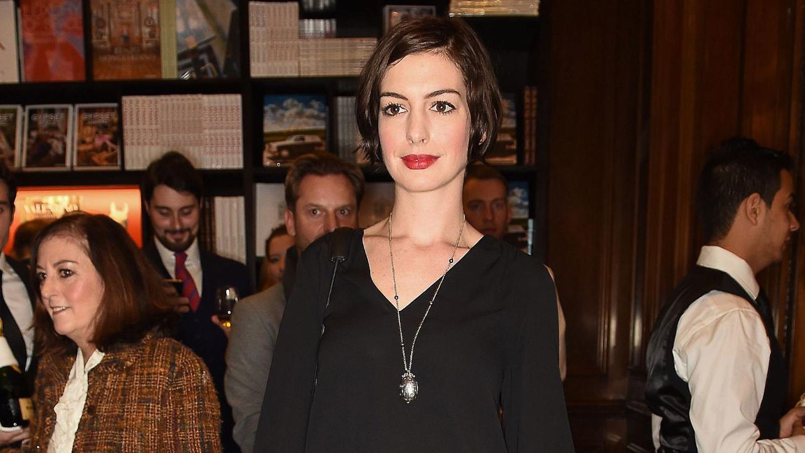 anne hathaway, mini