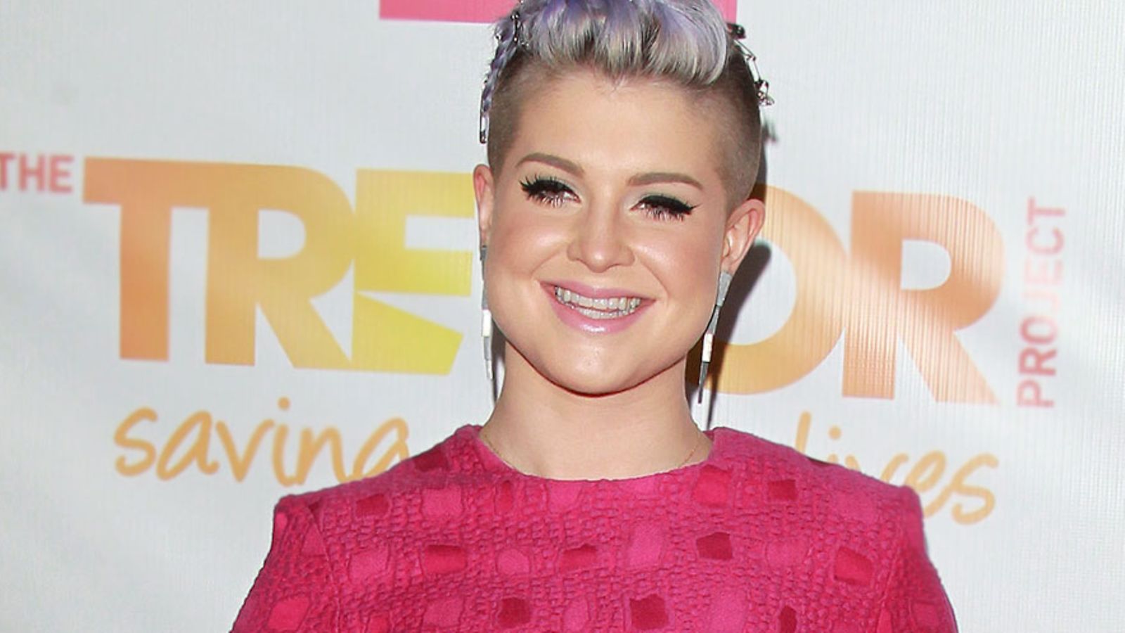 Kelly Osbourne kokeili uutta hiustyyliä.