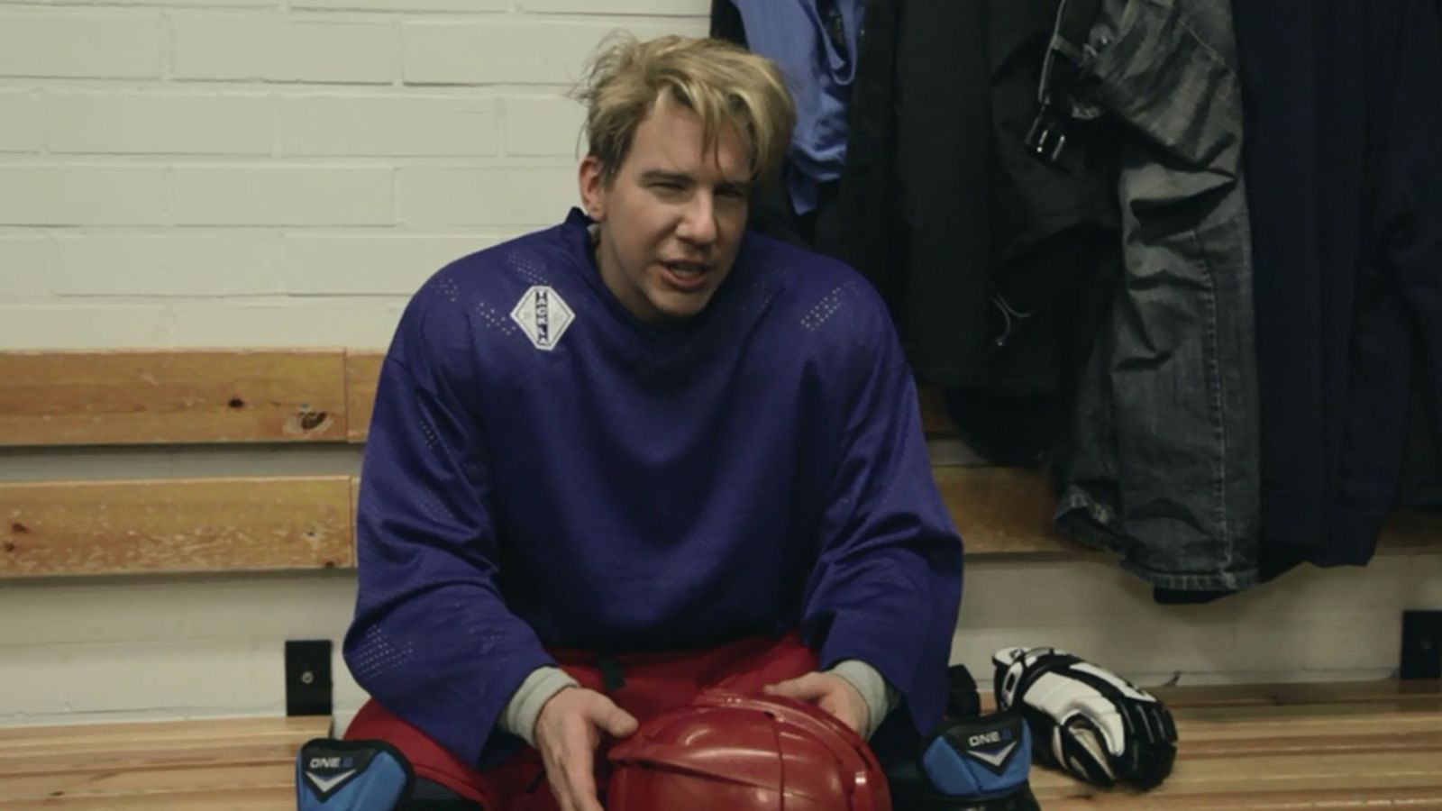 Hannu Pakarainen pukukopissa
