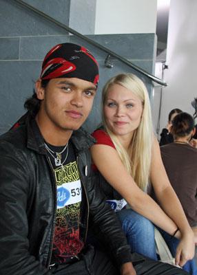 Pete Parkkonen haluaa idoliksi, Ilona-tyttöystävä uskoo samaan unelmaan. Kuva: MTV3.