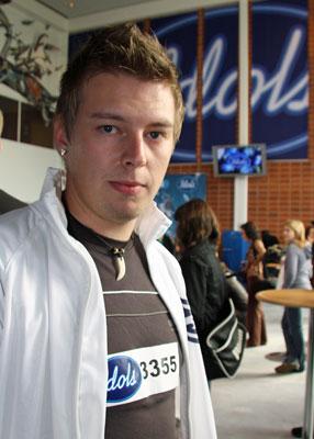 Juho Idolsin koelauluissa. Kuva: MTV3.