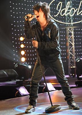 Kalle näyttää asennettaan toisessa Idols-finaalissa. Kuva: MTV3.