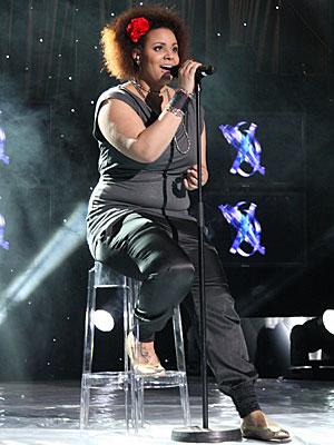 Fatima Koroma lavalla.