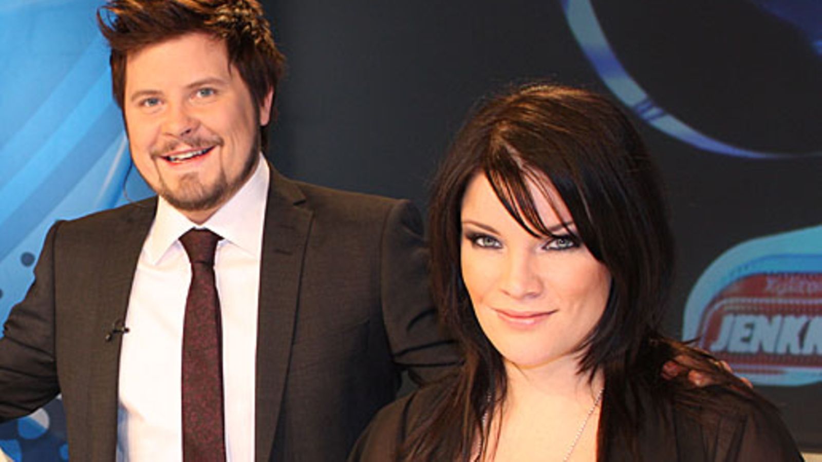 Idols Studion juontaja Janne Kataja ja Suomen ensimmäinen Idols-voittaja Hanna Pakarinen.