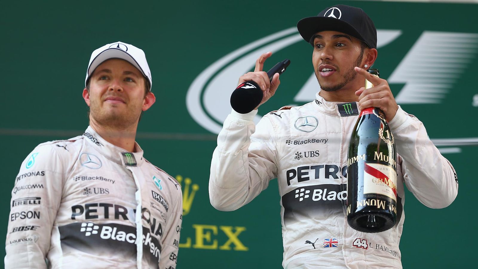 Nico Rosberg ja Lewis Hamilton Kiinan GP:n palkintokorokkeella.