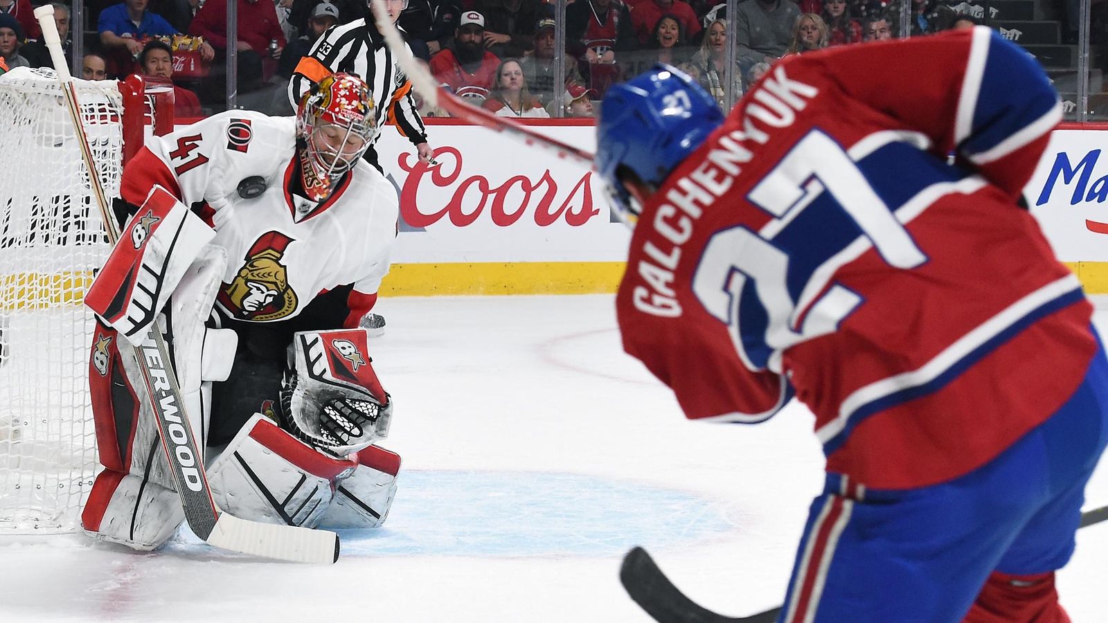 Craig Anderson pysäyttää Alex Galchenyukin laukauksen.