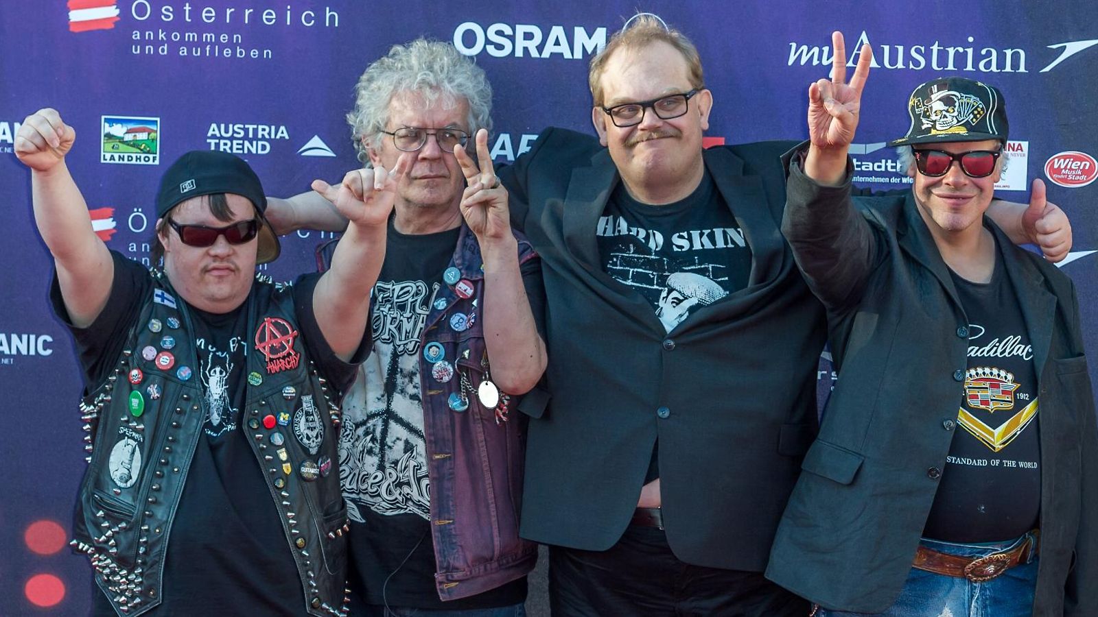 Pertti Kurikan Nimipäivät punaisella matolla Wienin euroviisuissa 17.5.2015.