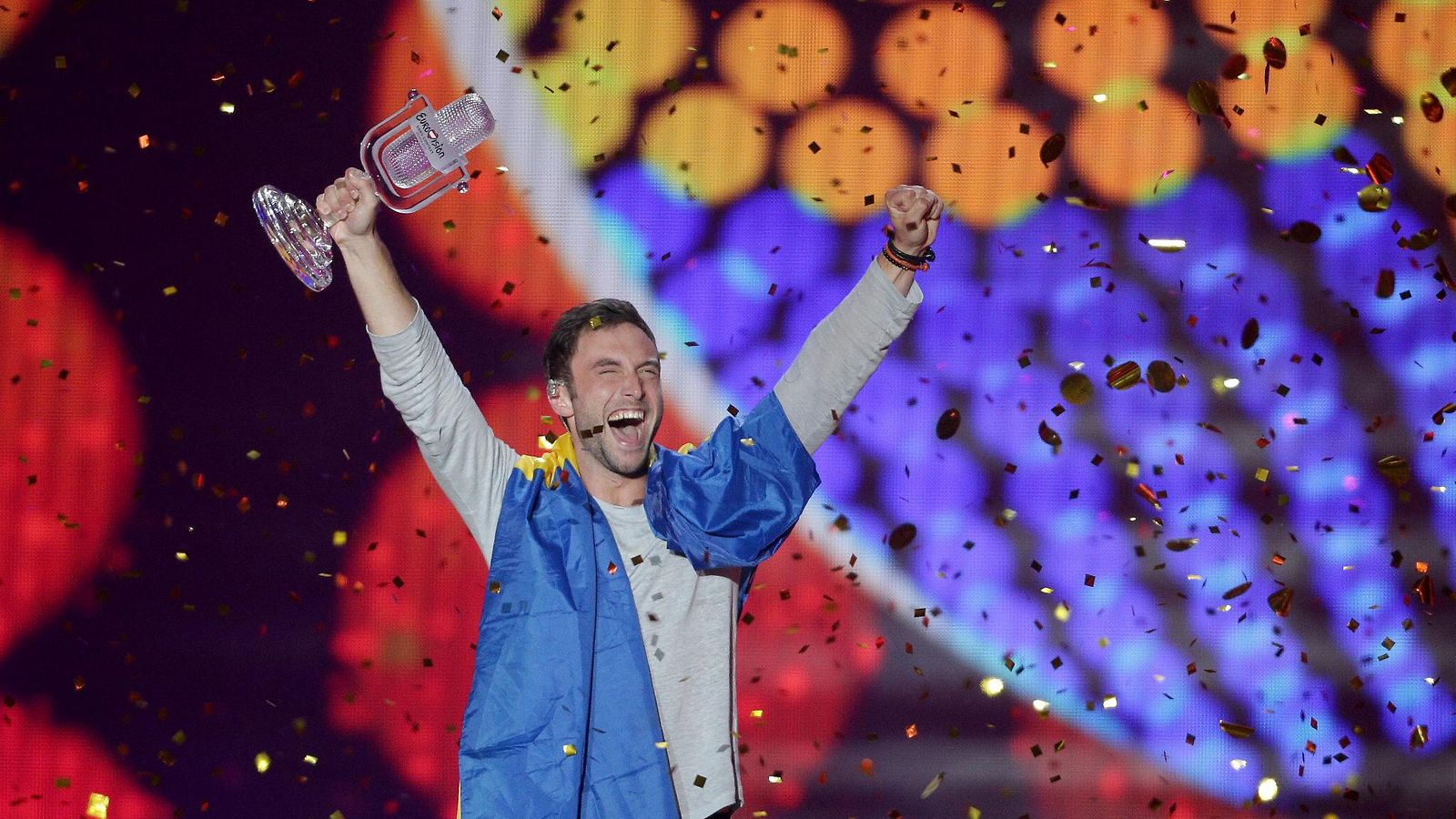 Måns Zelmerlöv voitti euroviisut 2015. (6)