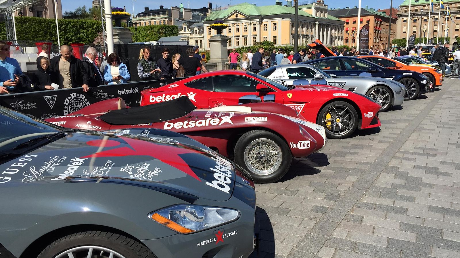 Gumball 3000 -ralli starttaa sunnuntaina Tukholmasta. Tunnelmia lähtöviivalta. (1)