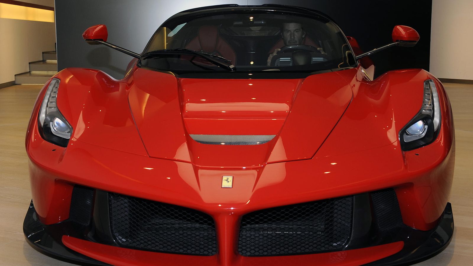 Keanu Reeves Ferrari (7)