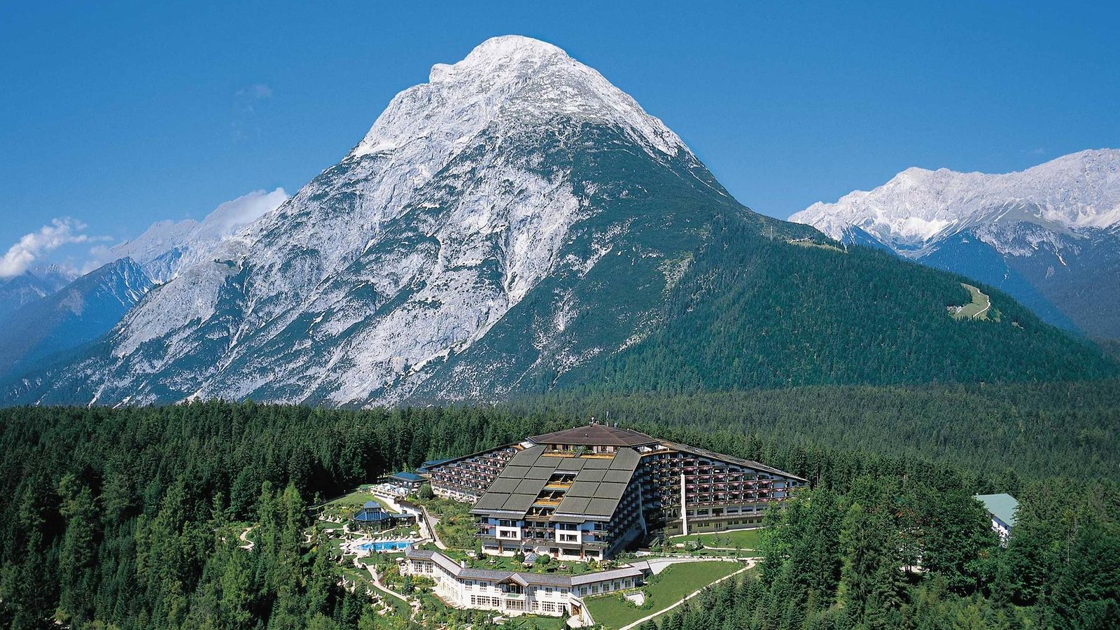 Aussenansicht Interalpen-Hotel Tyrol