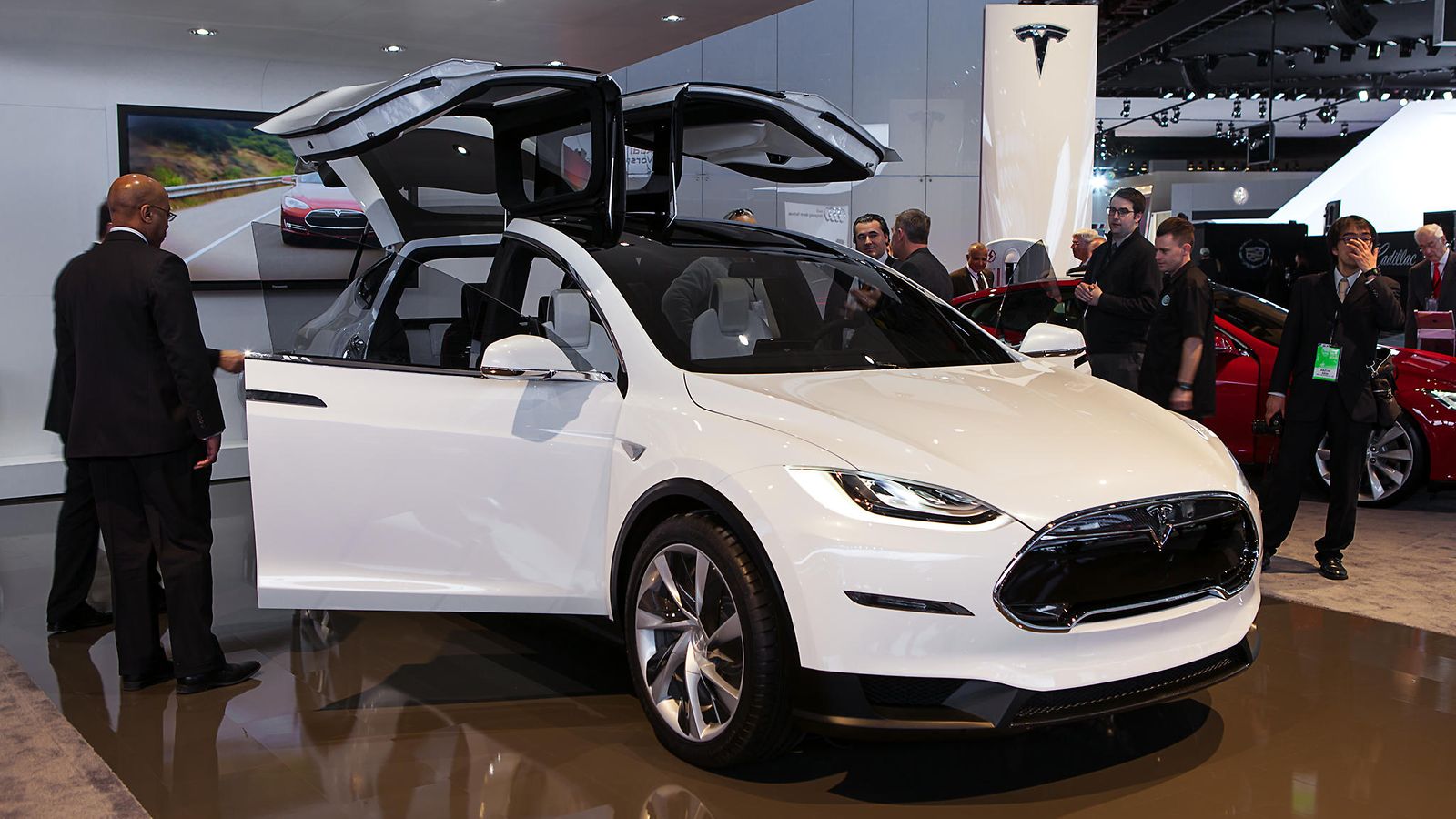 Tesla Model X esiteltiin Detroitin autonäyttelyssä 15. tammikuuta 2013.