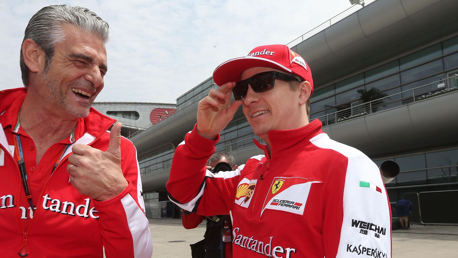 Maurizio Arrivabene ja Kimi Räikkönen 2015