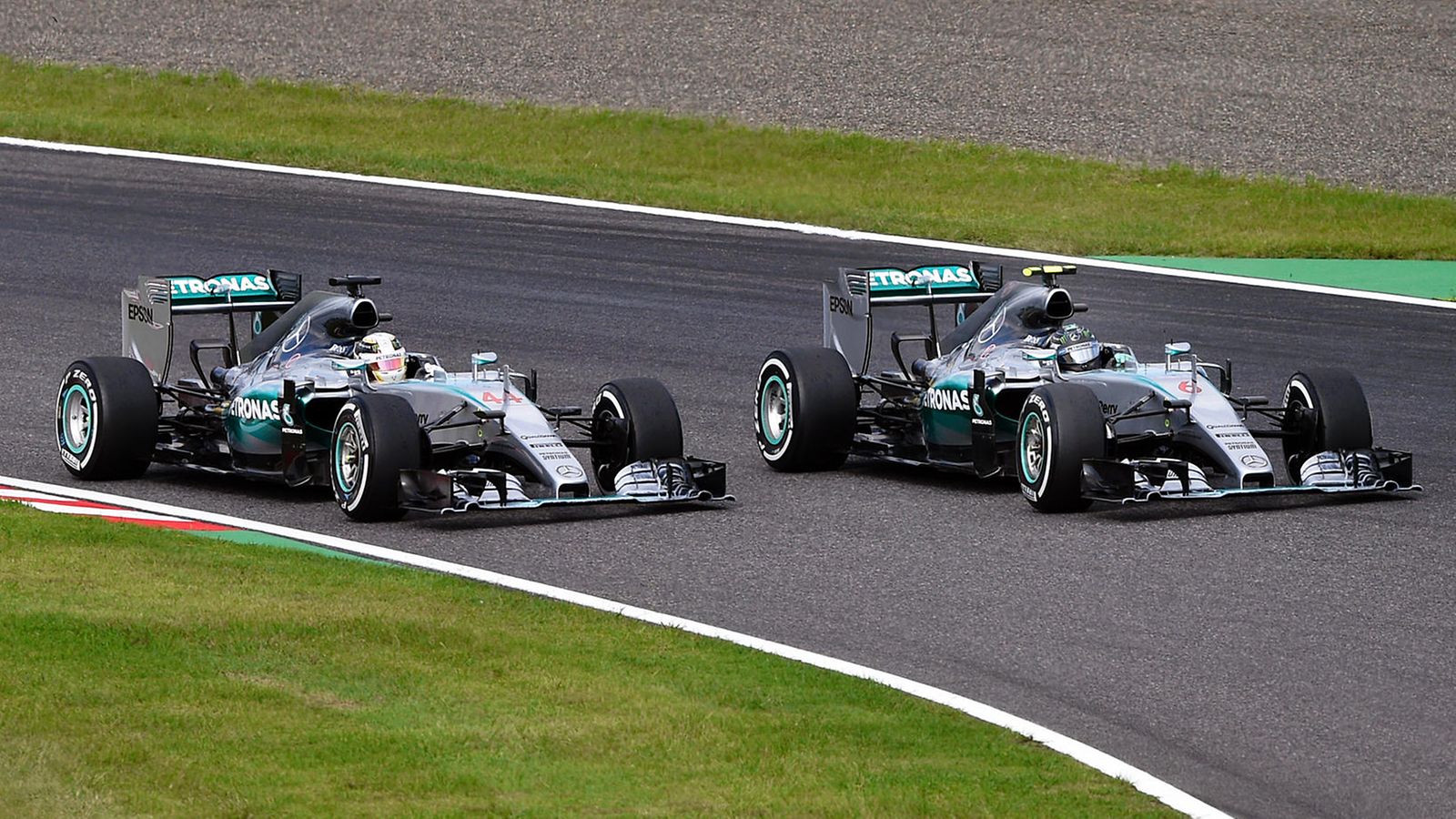 Nico Rosberg ja Lewis Hamilton Japanin GP:ssä 2015