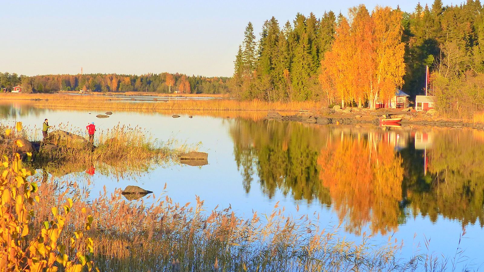 Aurinkoa ja ruskaa Vaasassa 18. lokakuuta 2015. Kuva: Matti Hietala